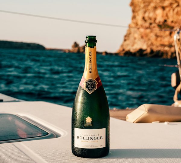 Champagne aboard a luxury yacht in Tangier. Enjoy your luxury Sailing in Tangier.