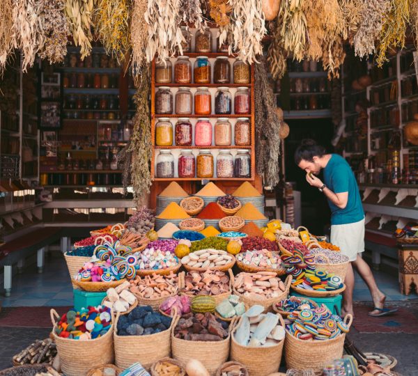 Personalized gastronomic tour in the souk of Tangier with spices and highly sensory products. Enjoy Luxury Gastronomy in Tangier.