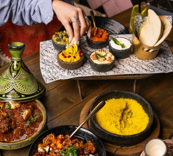 Disfruta de clases de cocina personalizadas en las que descubrirás miles de sabores increíbles cuando diseñes tus Viajes personalizados en Tánger