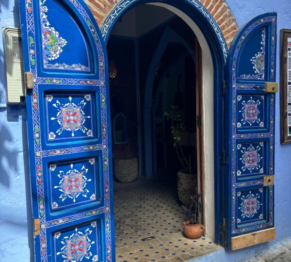 En las Rutas Culturales de Lujo en Tánger encontrarás miles de colores y artesanía que te cautivarán.